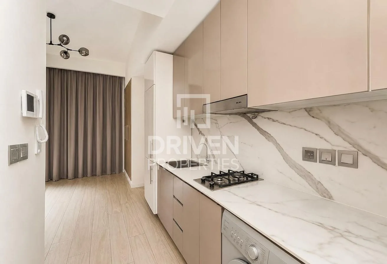 Galley kitchen with marble splashback, gas hob and extractor hood